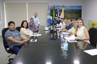 Comissões da Câmara Municipal de Amambai analisam projetos de lei voltados para educação, infraestrutura e arrecadação municipal